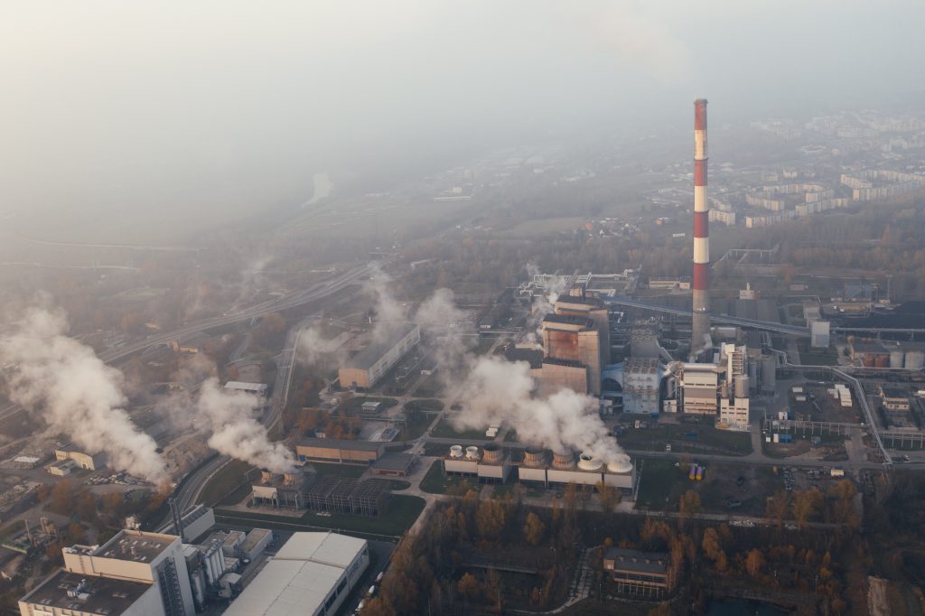 Apa Itu CEMS.id? 
Foto oleh Marcin Jozwiak: https://www.pexels.com/id-id/foto/asbut-pabrik-merokok-polusi-3790150/