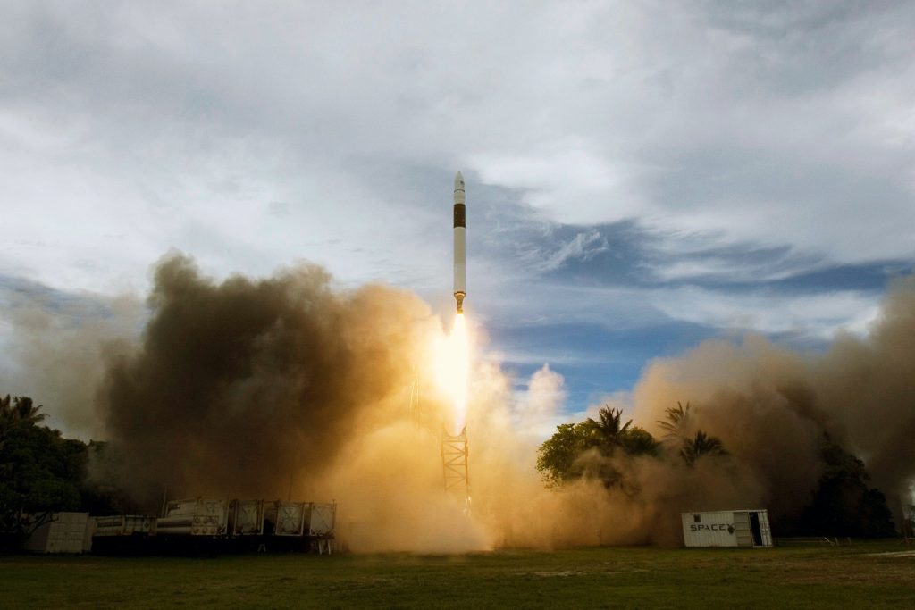 CEMS: Mengukur Emisi dengan Akurat
Foto oleh SpaceX: https://www.pexels.com/id-id/foto/langit-berawan-gelap-konstruksi-586113/