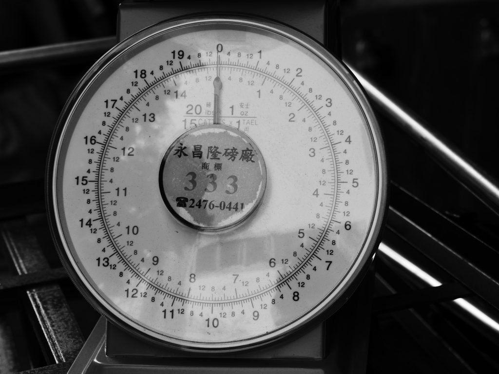 CEMS.id: Modern Solution for Emission Measurement
Foto oleh Yuen Tao  Chun : https://www.pexels.com/id-id/foto/hitam-dan-putih-nomor-mengukur-retro-6602917/